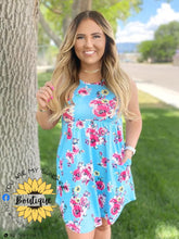 Load image into Gallery viewer, Blue floral dress with pockets