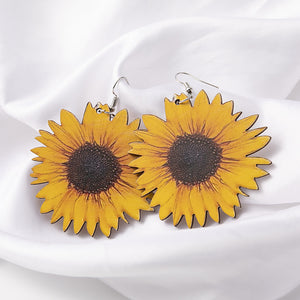 Light weight Wooden dangle earrings, sunflower 🌻