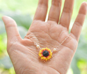 Sunflower 🌻 necklace with  pearls