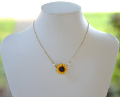 Sunflower 🌻 necklace with  pearls