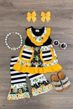 Load image into Gallery viewer, Sunflower tunic top with pockets, capris outfit